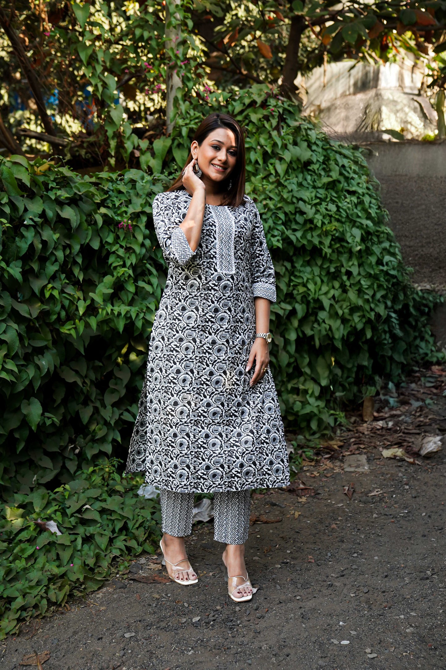 Black & White Printed Poly Rayon Kurta Set for Women