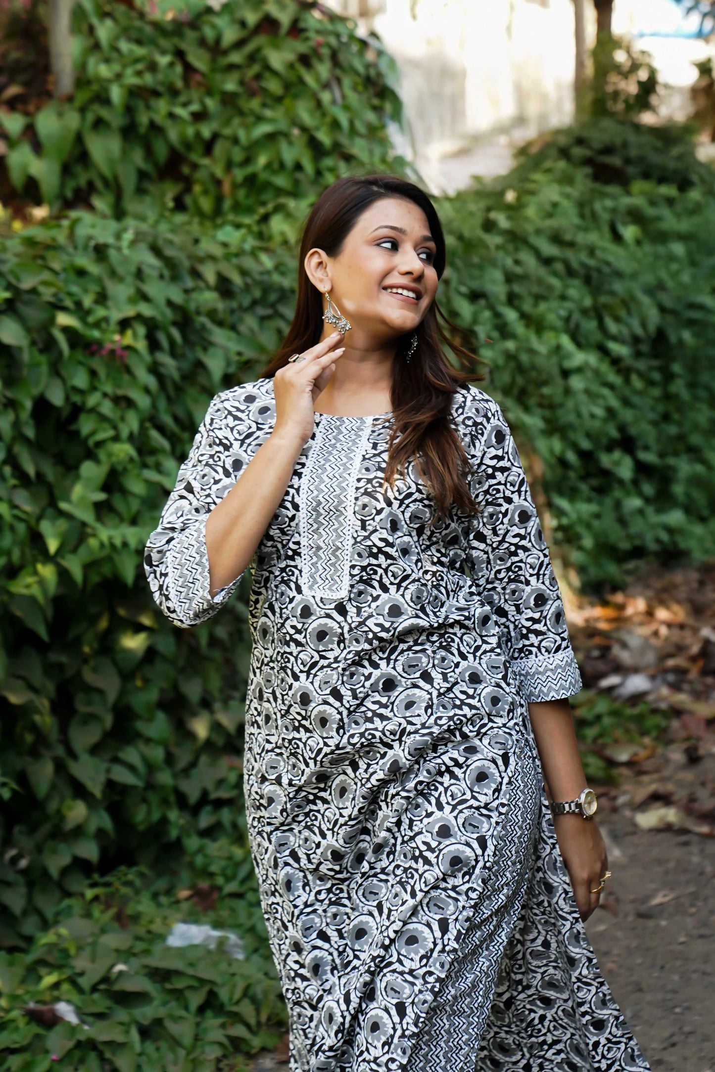 Black & White Printed Poly Rayon Kurta Set for Women